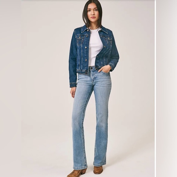 Wrangler Denim - Wrangler Ultimate Riding Jean | Willow | Mid-Rise | Bootcut | 27x32 | Light Wash